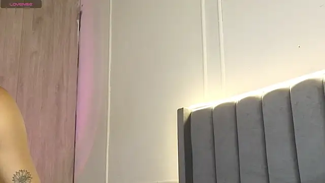 Snapshot of Ice_Princess_ chatting on November 2025 12:05:01 PM Ice Princess online show from November 2025 12:05:01 PM