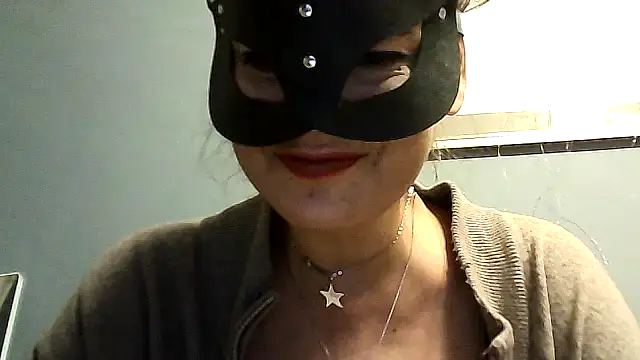 vanitafalcao online show from November 2025 07:19:01 PM