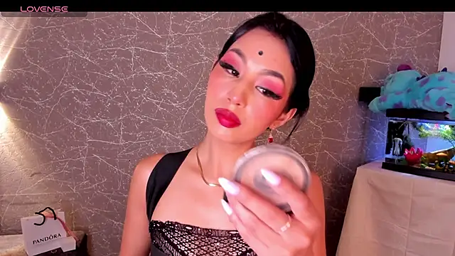 Miss Charlottet online show from December 2025 03:31:02 AM