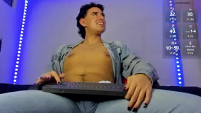 Snapshot of Alexxx_savage chatting on November 2025 04:27:02 AM Alexxx savage online show from November 2025 04:27:02 AM