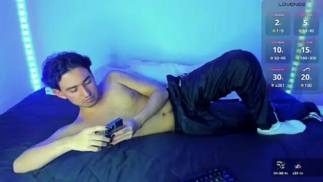 Snapshot of Alexxx_savage chatting on October 2025 03:41:01 AM Alexxx savage online show from October 2025 03:41:01 AM