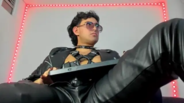 Snapshot of Alexxx_savage chatting on November 2025 04:15:02 AM Alexxx savage online show from November 2025 04:15:02 AM