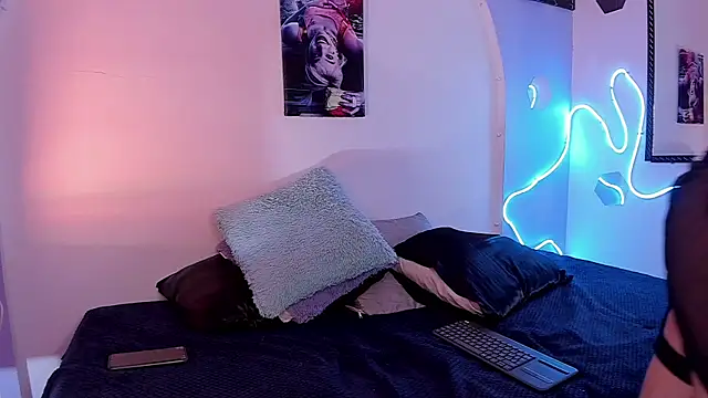 Room 69x online show from September 2025 01:04:01 PM