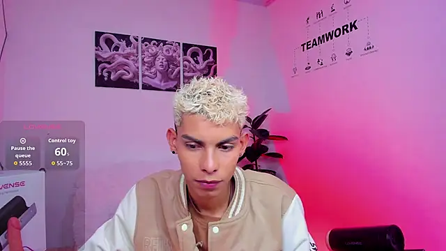 Room 69x online show from December 2025 03:31:02 AM