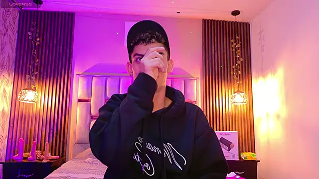 Room 69x online show from May 2026 12:43:02 PM