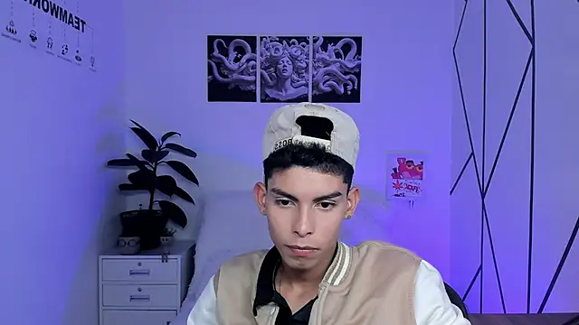 Snapshot of Room_69x chatting on November 2025 09:04:02 PM Room 69x online show from November 2025 09:04:02 PM