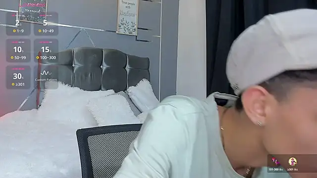 Snapshot of Room_69x chatting on November 2025 03:44:01 AM Room 69x online show from November 2025 03:44:01 AM