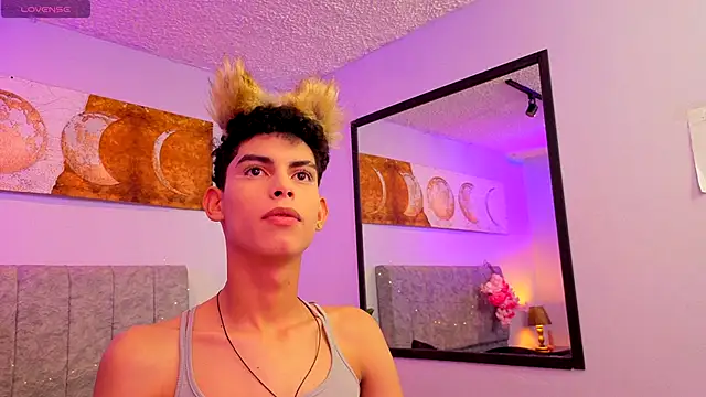 Room 69x online show from September 2025 12:23:02 PM