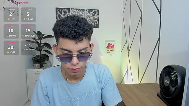 Snapshot of Room_69x chatting on November 2025 03:21:02 AM Room 69x online show from November 2025 03:21:02 AM