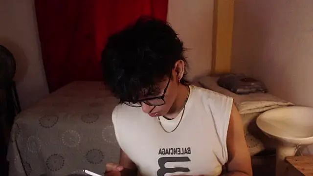 Snapshot of sung_yol chatting on November 2025 06:18:02 PM sung yol online show from November 2025 06:18:02 PM