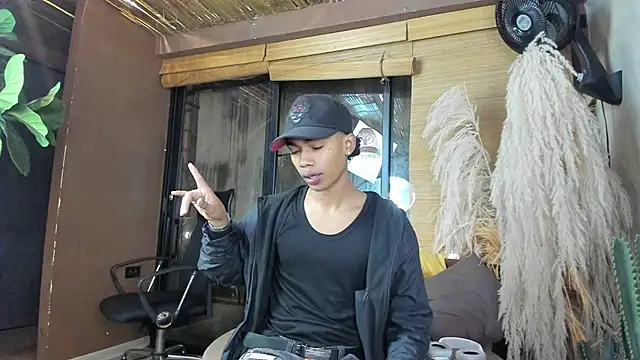 AlanCutee online show from November 2025 11:43:02 AM