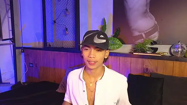Snapshot of AlanCutee chatting on April 2026 12:29:02 PM AlanCutee online show from April 2026 12:29:02 PM