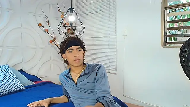 Snapshot of AlanCutee chatting on June 2026 02:33:01 PM AlanCutee online show from June 2026 02:33:01 PM