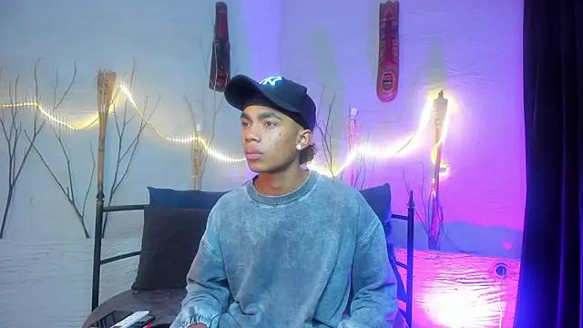 Snapshot of AlanCutee chatting on February 2026 12:15:02 PM AlanCutee online show from February 2026 12:15:02 PM