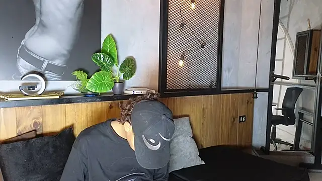 AlanCutee online show from April 2026 12:39:01 PM