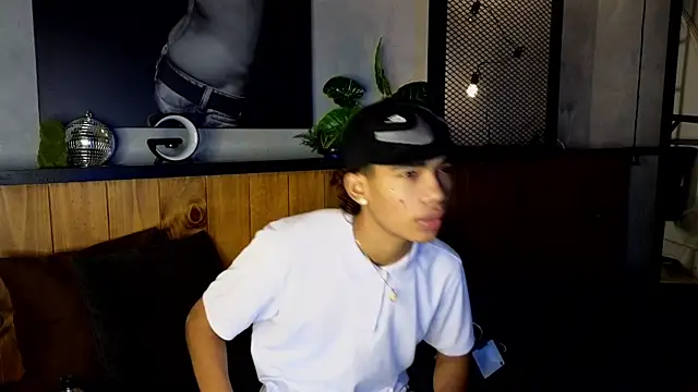 AlanCutee online show from April 2026 12:41:02 PM