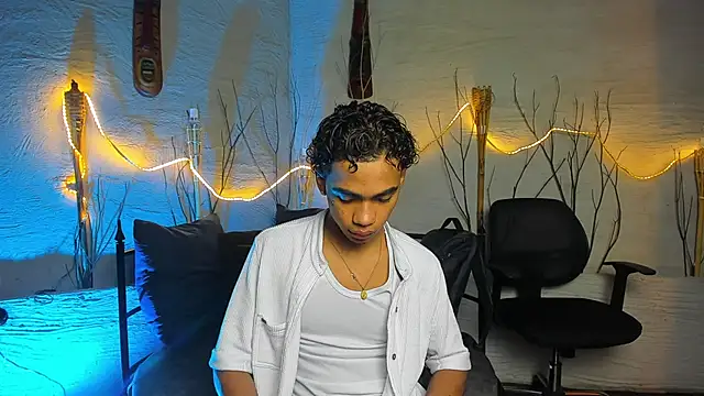 Snapshot of AlanCutee chatting on February 2026 01:21:02 PM AlanCutee online show from February 2026 01:21:02 PM