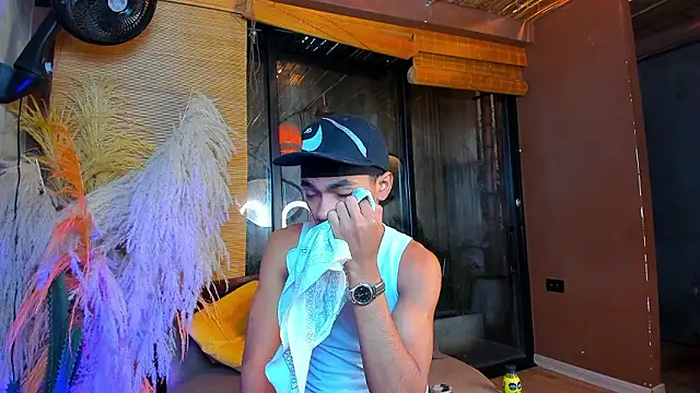 Snapshot of AlanCutee chatting on January 2026 11:46:01 AM AlanCutee online show from January 2026 11:46:01 AM