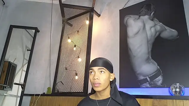 Snapshot of AlanCutee chatting on February 2026 01:11:02 PM AlanCutee online show from February 2026 01:11:02 PM