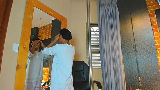 AlanCutee online show from November 2025 12:32:02 PM