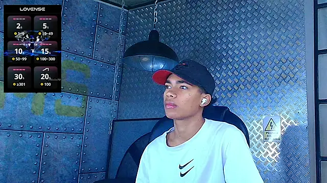 AlanCutee online show from October 2025 11:44:02 AM