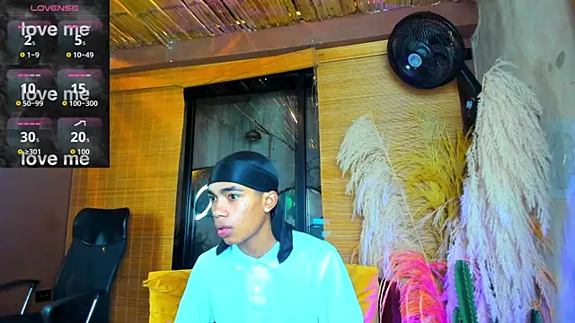 Snapshot of AlanCutee chatting on January 2026 11:17:02 AM AlanCutee online show from January 2026 11:17:02 AM