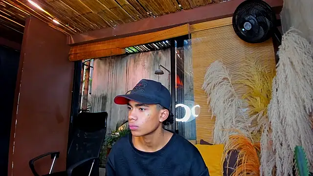 Snapshot of AlanCutee chatting on December 2025 12:54:01 PM AlanCutee online show from December 2025 12:54:01 PM