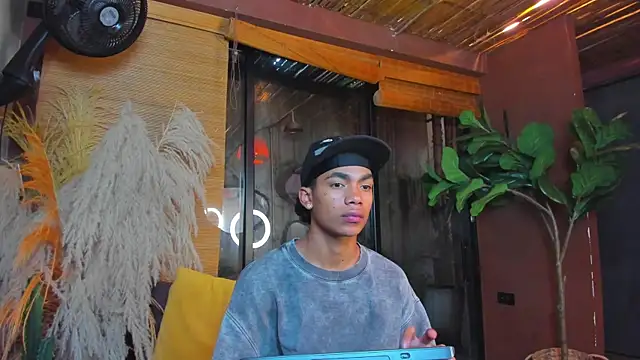 Snapshot of AlanCutee chatting on January 2026 12:09:01 PM AlanCutee online show from January 2026 12:09:01 PM