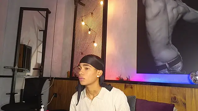 Snapshot of AlanCutee chatting on February 2026 01:12:01 PM AlanCutee online show from February 2026 01:12:01 PM