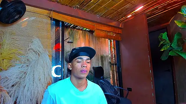 Snapshot of AlanCutee chatting on January 2026 01:25:02 PM AlanCutee online show from January 2026 01:25:02 PM