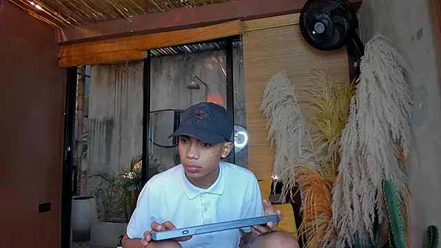 AlanCutee online show from December 2025 12:22:02 PM