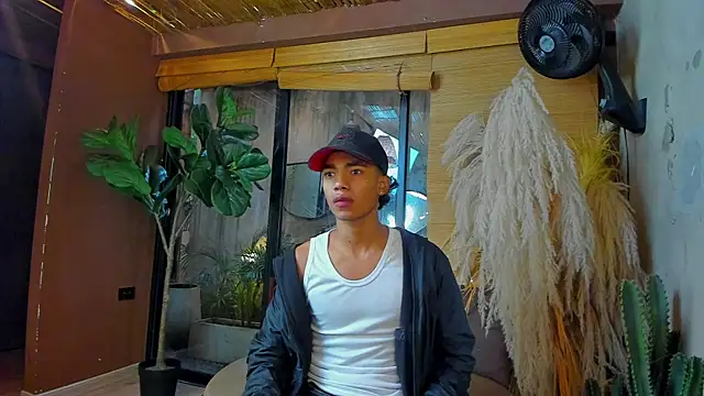 AlanCutee online show from November 2025 11:43:02 AM