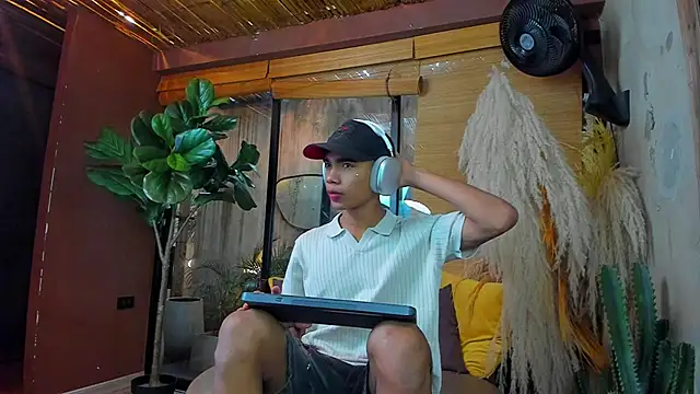 AlanCutee online show from December 2025 12:39:01 PM