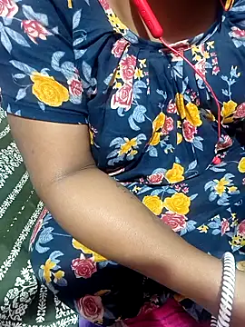 Snapshot of Cute-Swewty chatting on November 2025 03:49:02 PM Cute-Swewty online show from November 2025 03:49:02 PM