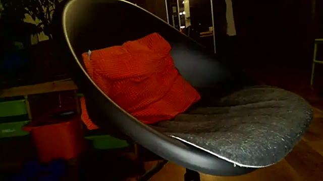 TobyDick13 online show from November 2025 05:46:01 PM