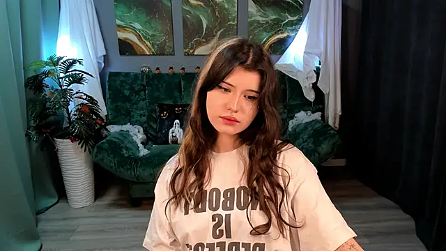 Snapshot of AnoraDark chatting on November 2025 06:33:02 PM AnoraDark online show from November 2025 06:33:02 PM