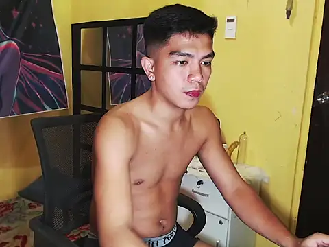 Snapshot of Hunky_paul chatting on December 2025 08:25:01 PM Hunky paul online show from December 2025 08:25:01 PM