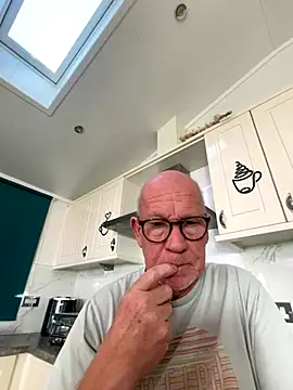 Snapshot of philefc chatting on October 2025 09:41:02 AM philefc online show from October 2025 09:41:02 AM