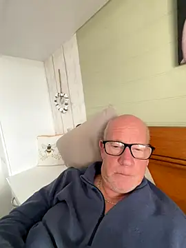 Snapshot of philefc chatting on November 2025 09:42:01 AM philefc online show from November 2025 09:42:01 AM