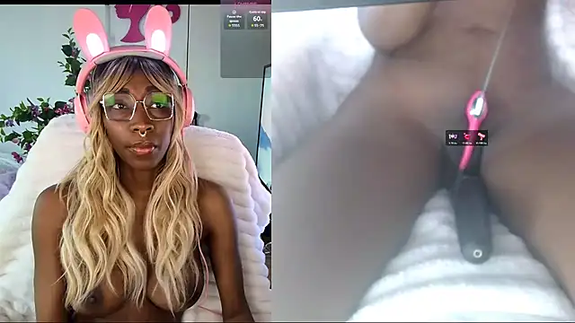 Snapshot of alys_at_college chatting on March 2026 12:31:02 PM alys at college online show from March 2026 12:31:02 PM