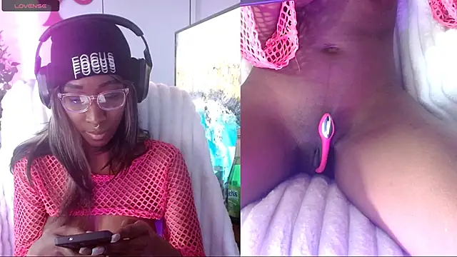 Snapshot of alys_at_college chatting on February 2026 02:14:01 PM alys at college online show from February 2026 02:14:01 PM