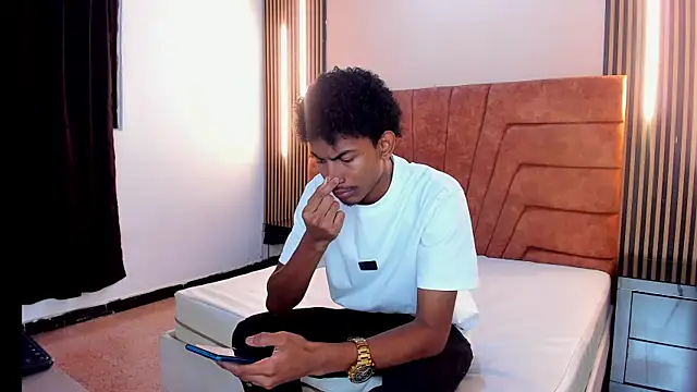 Snapshot of FYKMOR_1 chatting on November 2025 03:43:01 AM FYKMOR 1 online show from November 2025 03:43:01 AM