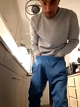 kompiee online show from September 2025 01:45:01 AM