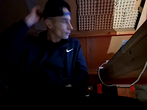 kompiee online show from October 2025 04:00:01 AM