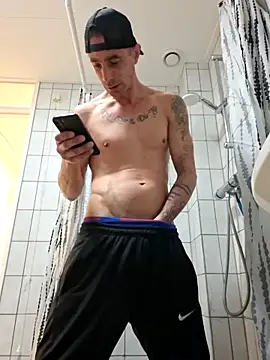 kompiee online show from November 2025 12:20:01 AM