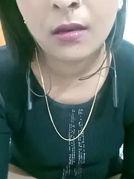 Queen Kushi4 online show from April 2026 06:00:01 PM