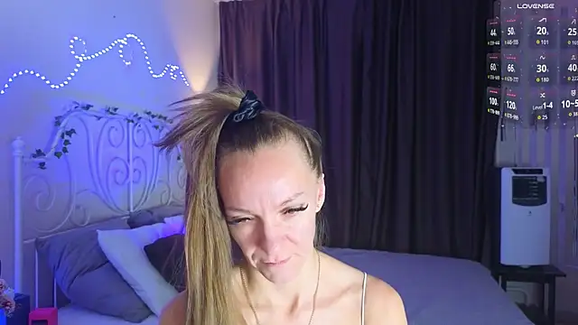 Jesica mooon online show from December 2025 01:42:01 AM