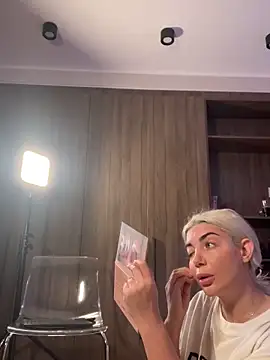 ElsaSinn online show from November 2025 03:42:02 AM