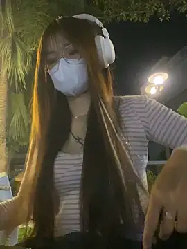   BabyShowPublic   online show from April 2026 03:18:02 PM