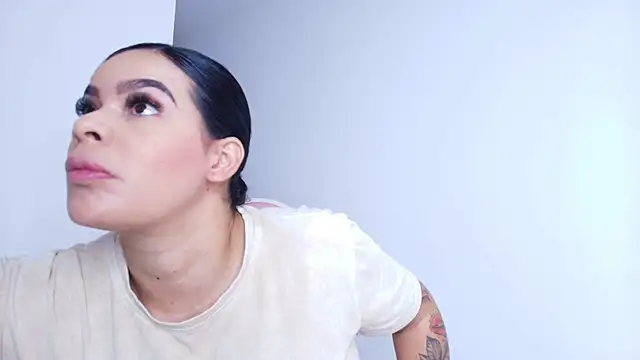 Snapshot of emma_madi chatting on November 2025 11:59:02 AM emma madi online show from November 2025 11:59:02 AM